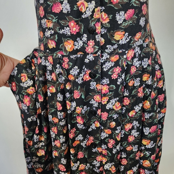 Vintage buttondown long black floral dress with pockets - Picture 4 of 11